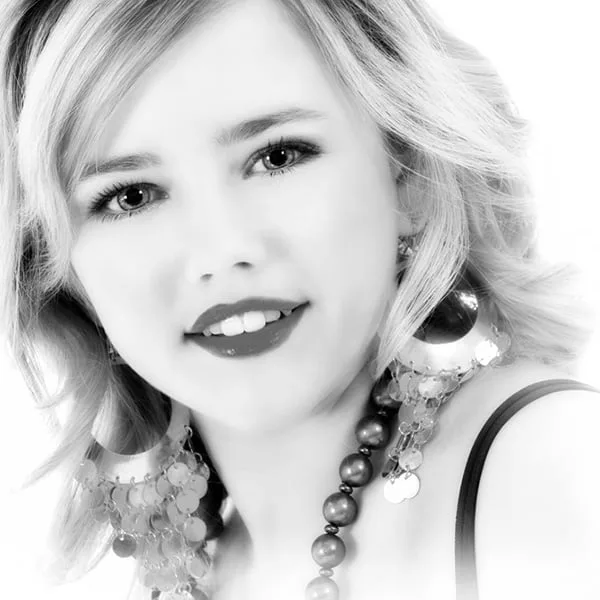 Portrait_24_2_6x6.jpg