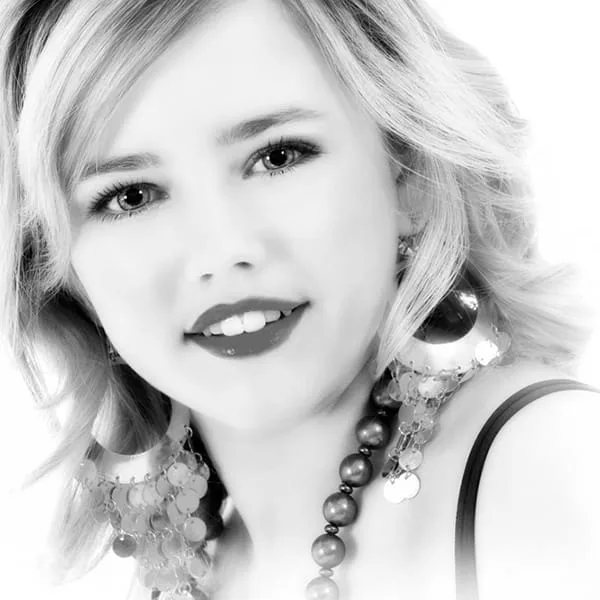 Portrait_24_2_6x6.jpg